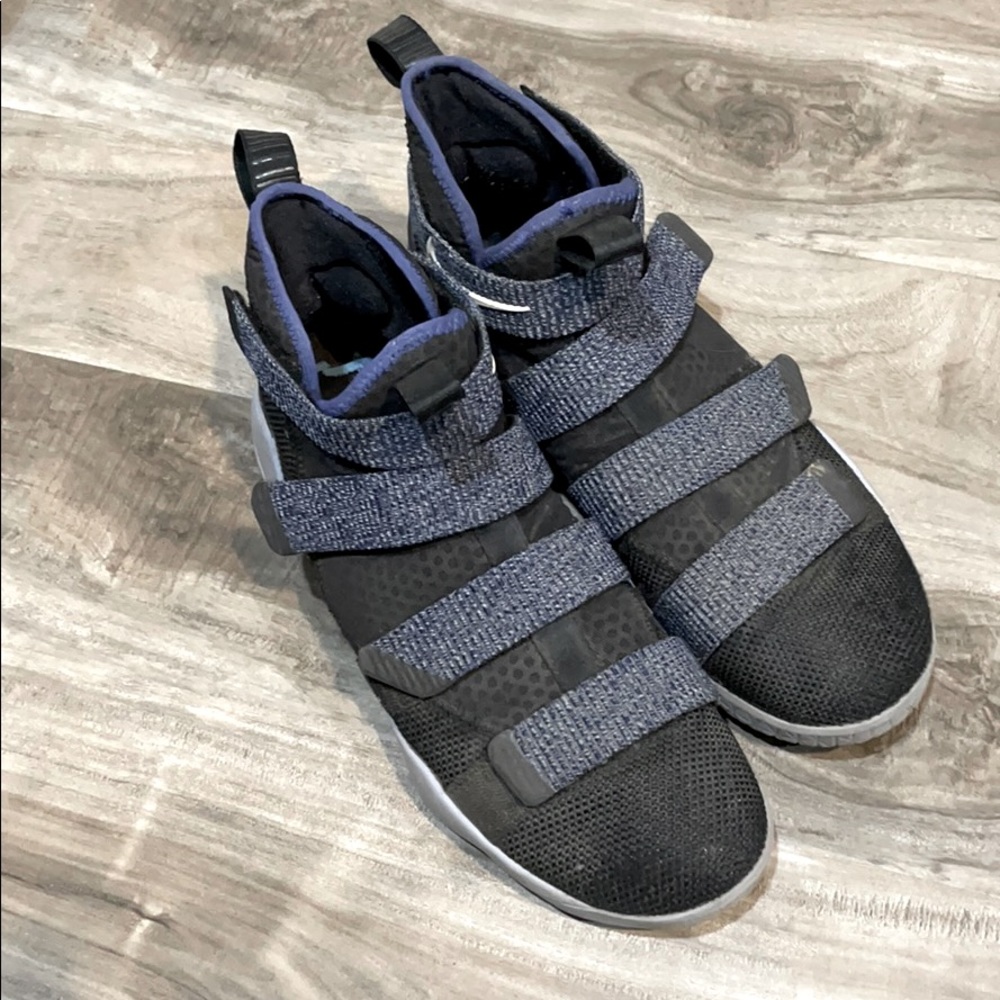 Nike lebron soldier